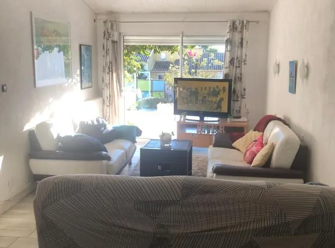 Les Micocouliers - Spacieuse Maison,4chambres ,avec Jardin- Parking -wifi Дом отдыха